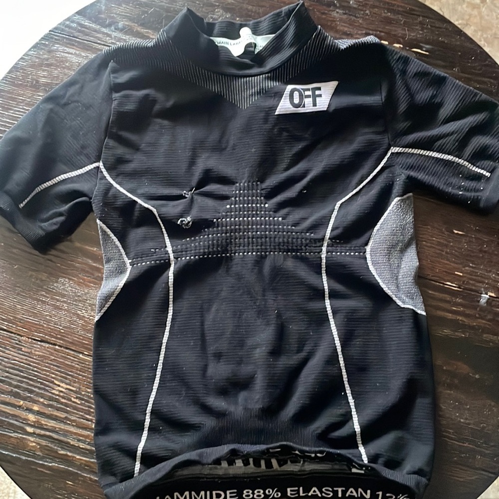 Women off white tshirt